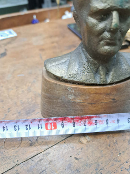 Bronast kip Josip Broz Tito