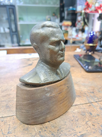 Bronast kip Josip Broz Tito