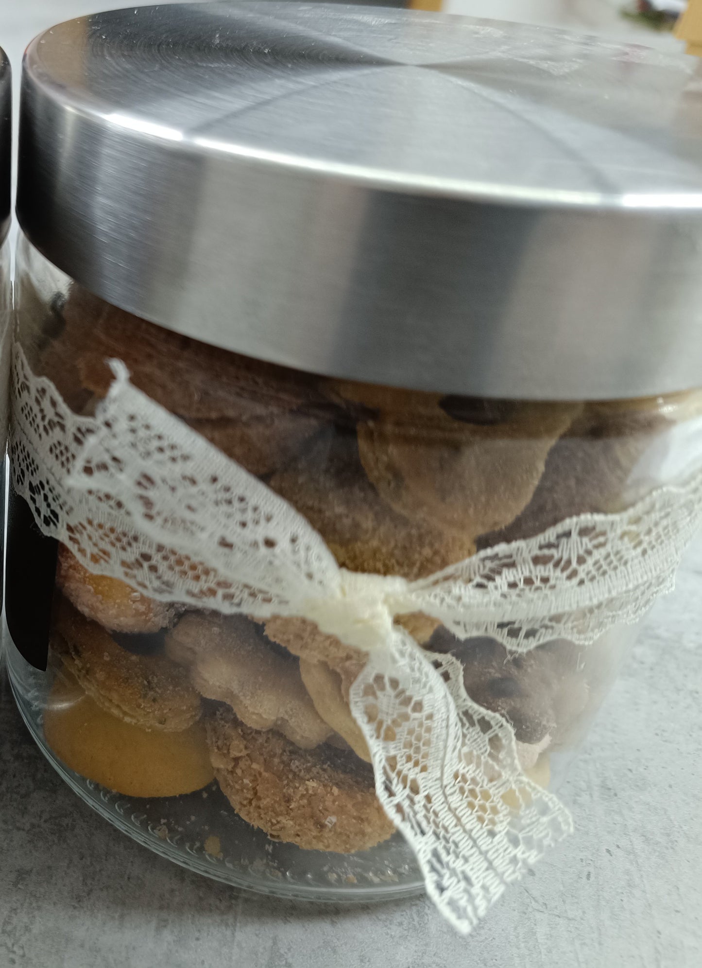 Mešani piškoti-kozarec