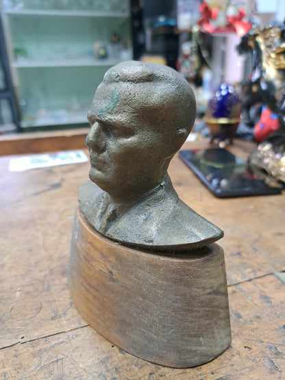 Bronast kip Josip Broz Tito